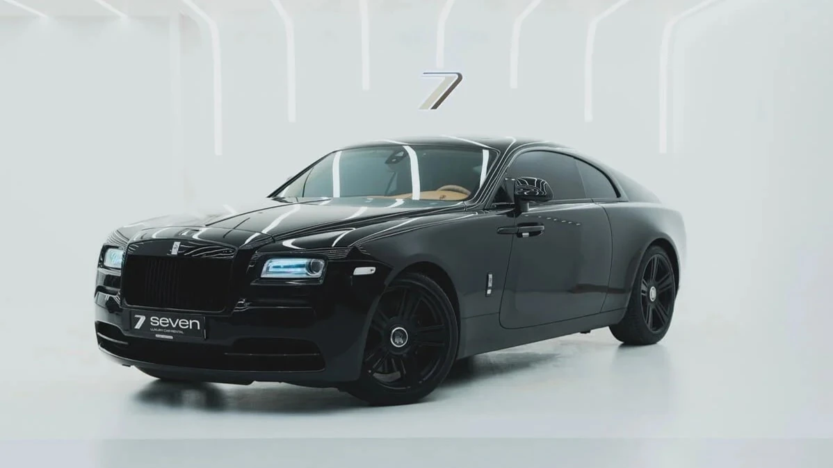 Why you should not Miss Driving a Luxury Rolls Royce in Dubai ? - Seven Luxury Car Rental