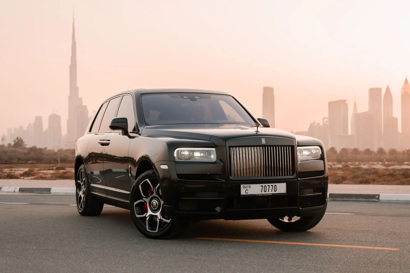 Why Choose a Luxury Rolls-Royce Rental in Dubai for Your Next Special Event - Seven Luxury Car Rental